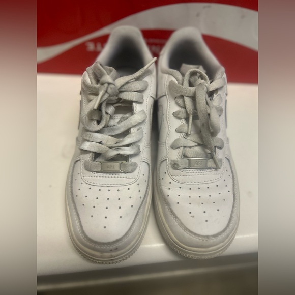 Nike Air Forces 1 - Picture 3 of 10